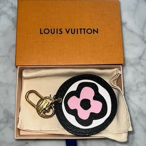 Authentic Louis Vuitton wild at heart illustre key ring